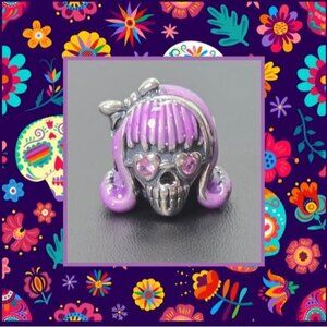 🎃‎ Purple-Haired Skull Charm that Glows (NWOT)